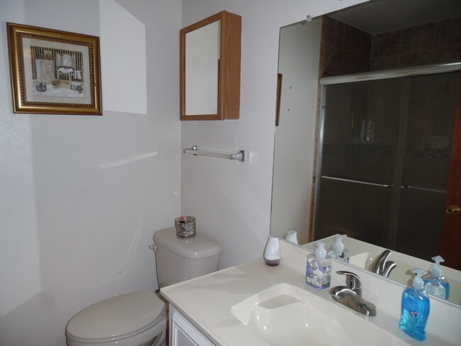 Building Photo - 2602 Ashley Dr