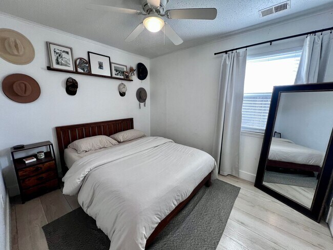 Building Photo - Beautifully ranch-style home in Central Virginia Beach