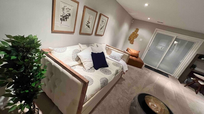 Building Photo - 6346 Chimney Wood Ct