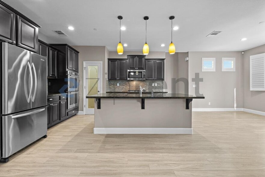 Building Photo - 551 Sawyer Dr