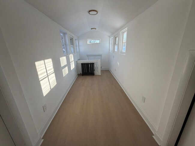 Building Photo - Great Home For RWJMS/Rutgers Students * Walk to New Brunswick/Highland Park Nightlife * All Utili...