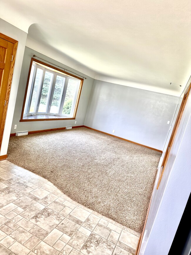 Building Photo - 1524 Hillside Dr NW
