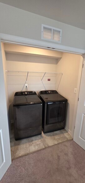 Stainless Steel Washer and Dryer - 351 Presidents Pointe Ave