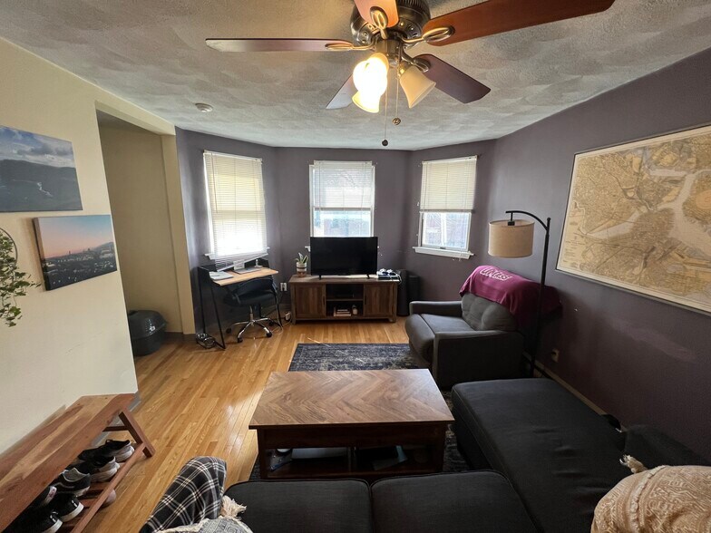 Building Photo - 211 Holland St