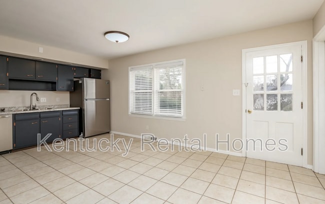 Building Photo - 305 Lakeshore Dr