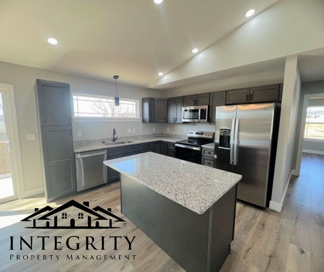 Building Photo - Newly Built Modern Style Single Family Home!