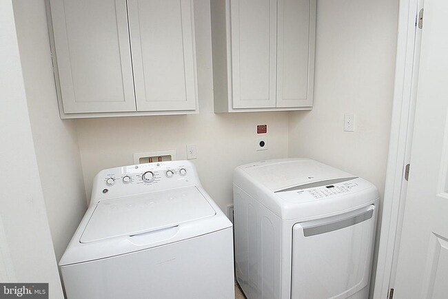 Building Photo - 185 Magellan Dr