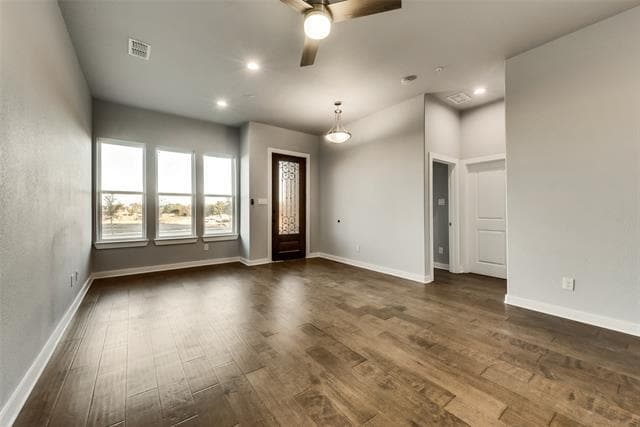 Building Photo - 5827 Rivendell Dr