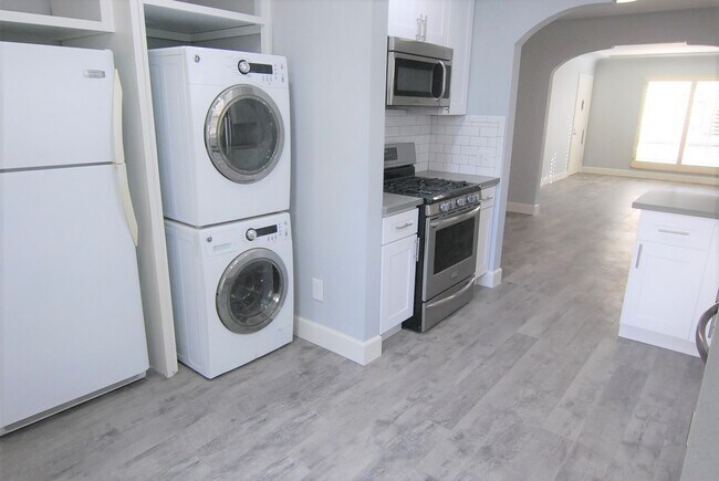 Building Photo - BB LLC - Savona Walk