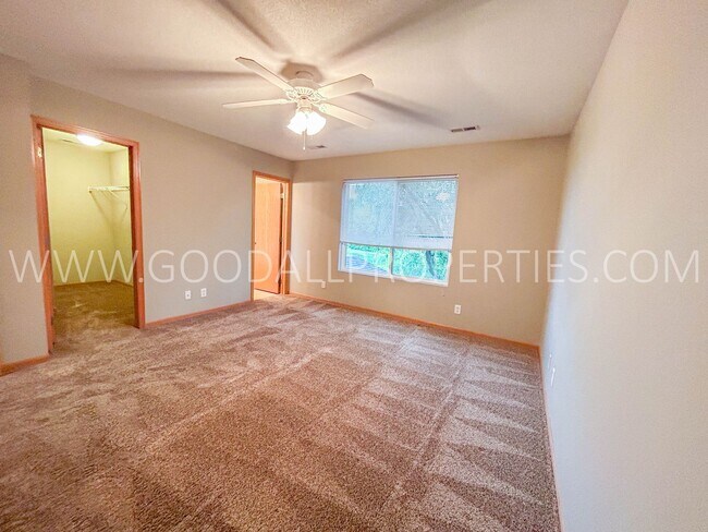 Building Photo - 3 Bedroom, 2.5 Bathroom in Waukee