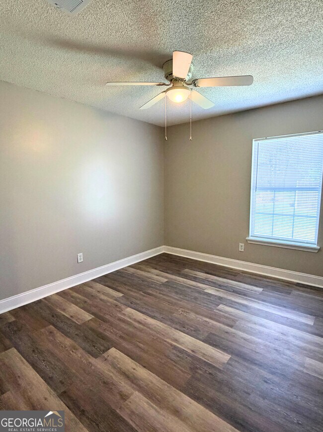 Building Photo - 102 Driftwood Ct