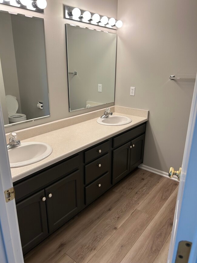 Building Photo - 1431 Shingle Oak Pointe