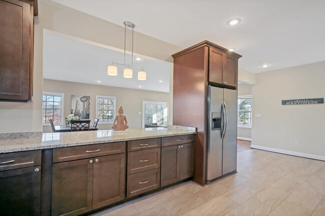 Building Photo - 800 S Washington St