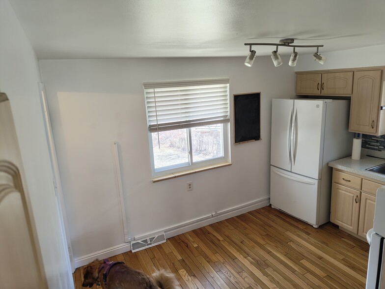 Kitchen - 7114 Newland St