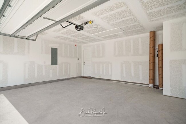 Building Photo - 5571 Hebron Rd