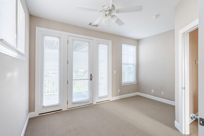 Building Photo - 3 bedroom, 2 1/2 bath unfurnished Townhouse located in Surf City-Ocean views