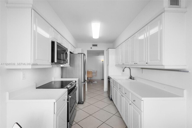 Building Photo - 3598 Yacht Club Dr