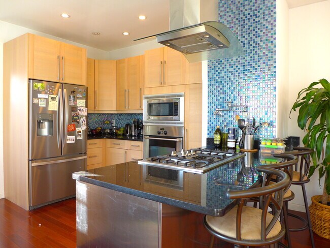 Building Photo - 26 Turner St