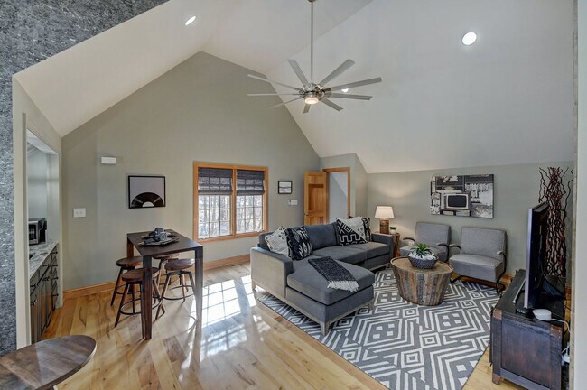 Building Photo - 136 Bridlewood Dr