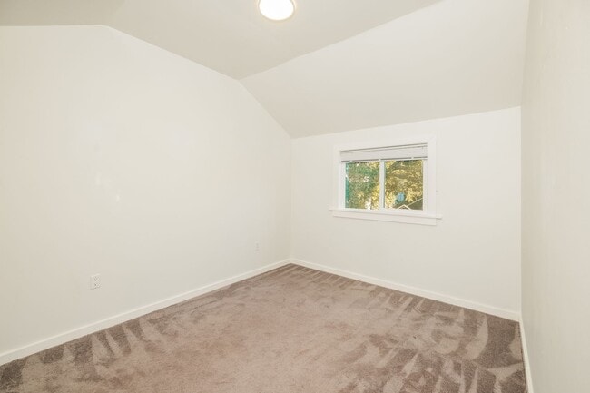 Building Photo - Available Northbrae Garden Cottage!