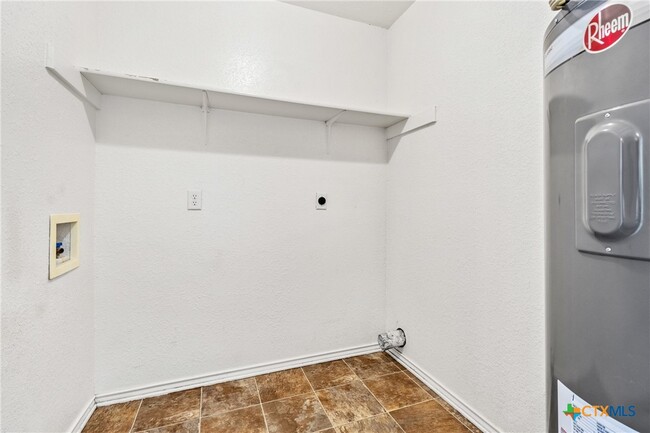 Building Photo - 4102 Terri Linn Dr