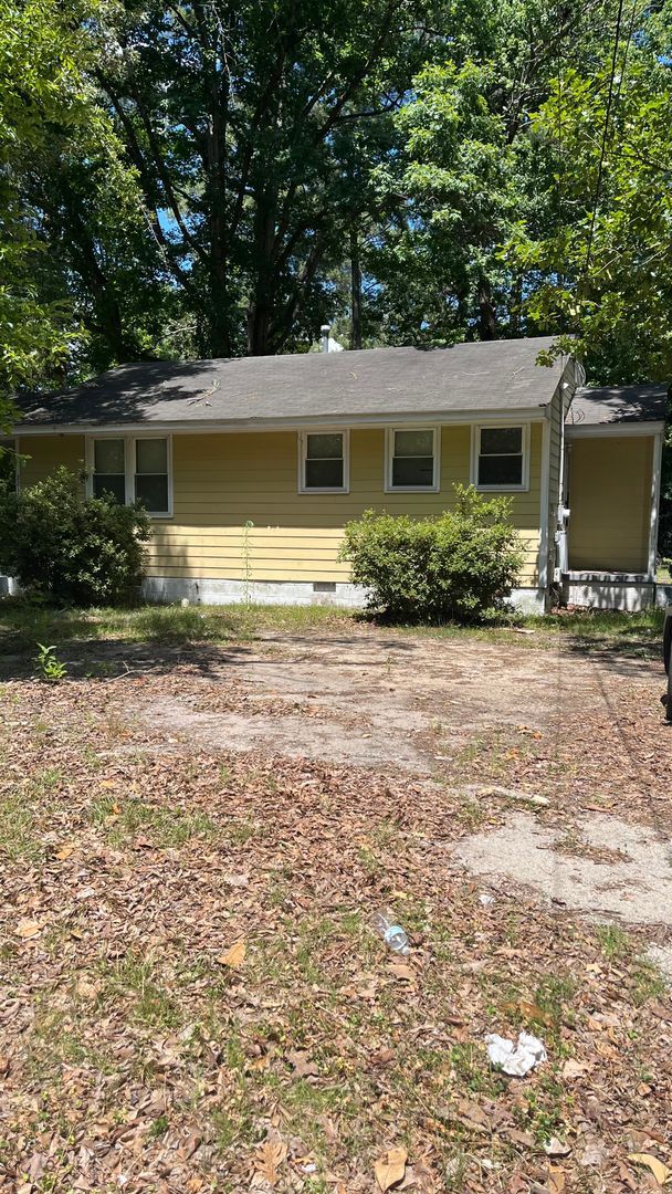 Building Photo - 2215 Briarfield Rd
