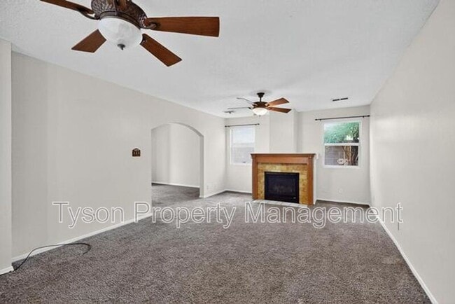Building Photo - 3013 Taos Meadows Dr NE
