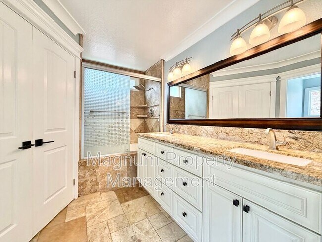 Building Photo - 11938 Venetian Dr