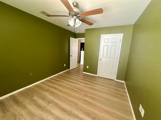 Building Photo - 3405 Cuatro Vientos Dr