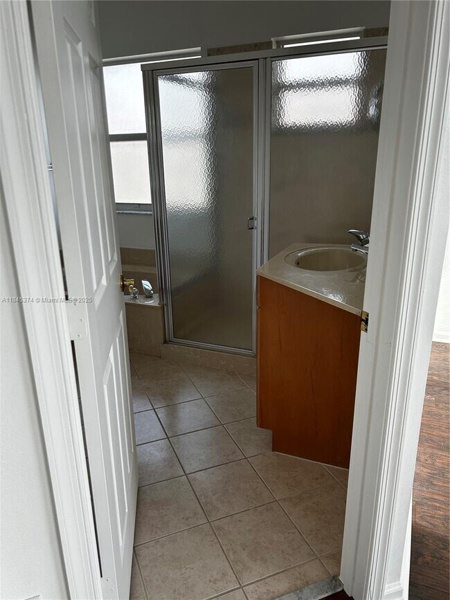 Building Photo - 4943 SW 163rd Ave