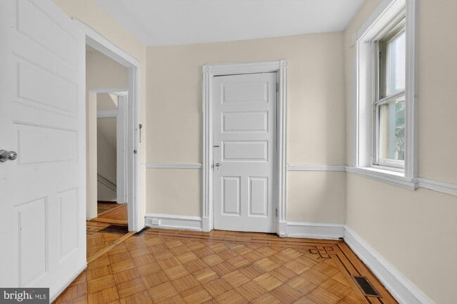 Building Photo - 3512 Lancaster Ave