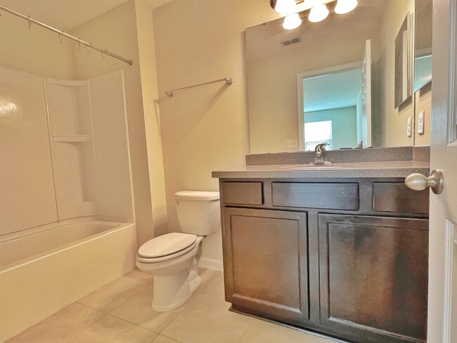 Building Photo - 100 Moultrie Village Ln