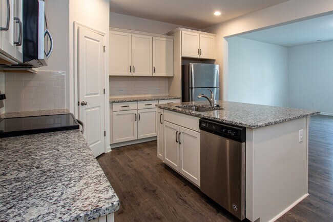 Building Photo - BEAUTIFUL 3 Bedroom Townhome Bonterra Village AVAILABLE MARCH 2026