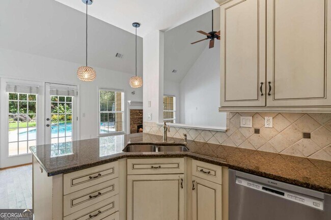 Building Photo - 1249 McLendon Dr