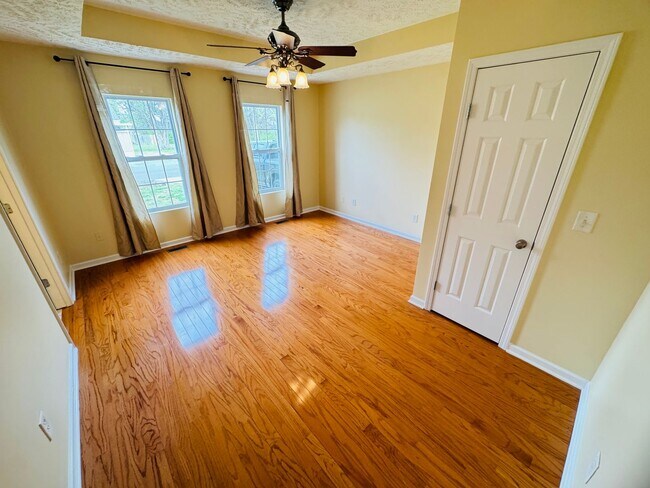 Building Photo - 3-BED, 2-BATH SINGLE FAMILY HOME WALKING DISTANCE TO CUMBERLAND!