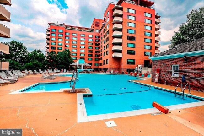 Building Photo - Spacious Studio with all Utilities Included