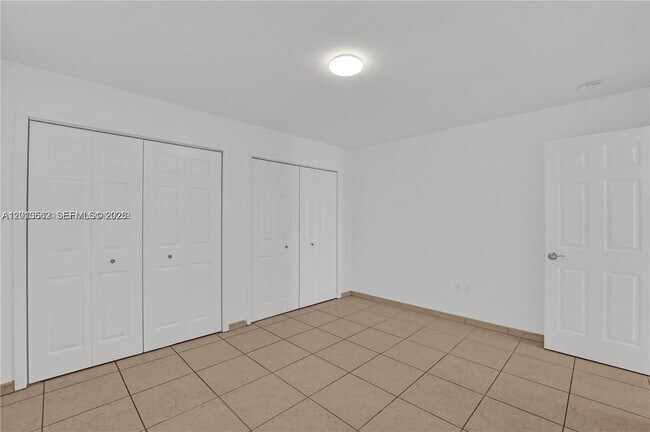 Building Photo - 2747 SW 17th St