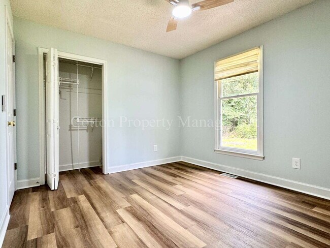 Building Photo - 307 Abbey Ln