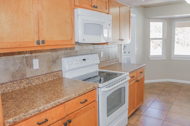 Building Photo - 816 Marimba Dr