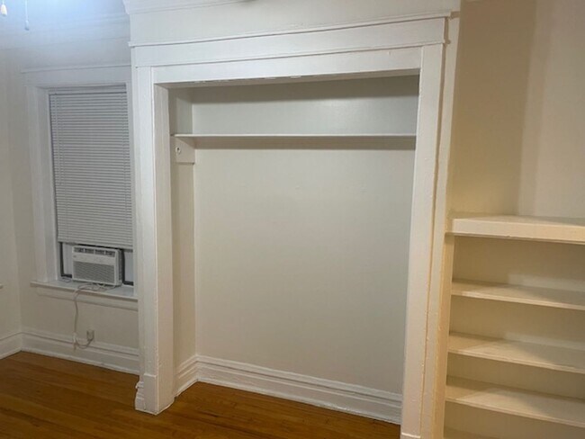 Building Photo - 1358 W Rosedale Ave