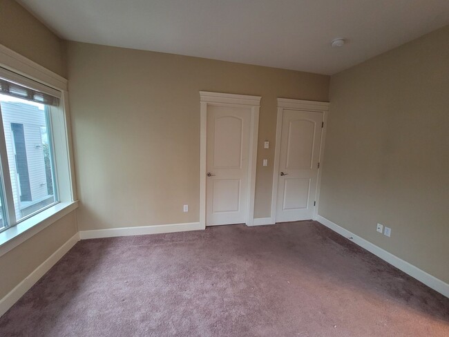 Building Photo - Contemporary Condo in Johns Landing