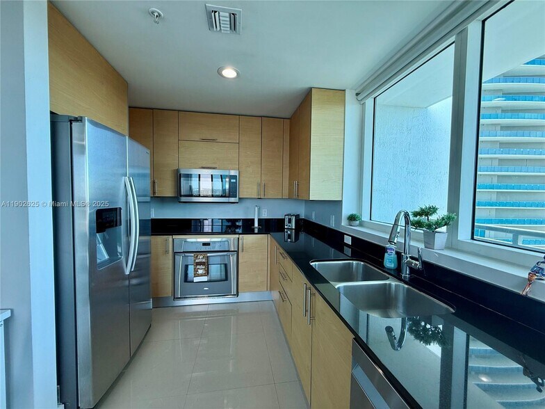 Building Photo - 60 SW 13th St