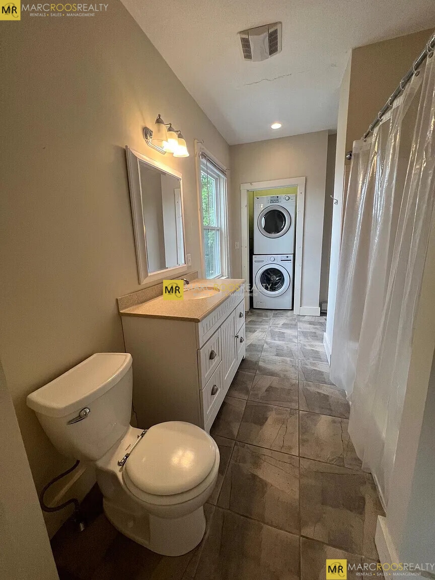 Building Photo - 76 Chestnut St