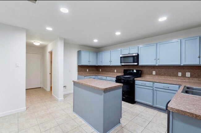 Building Photo - 16119 Peach Bluff Ln