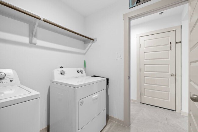 Building Photo - 4903 Pne Hvn Ln