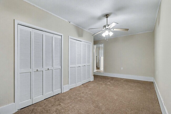 Building Photo - Renovated 3 Bedroom 2 Bath Home