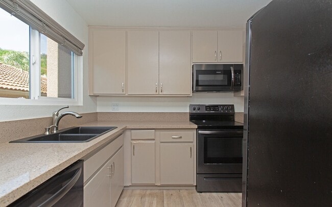 Building Photo - Condo on Beautiful Carlsbad Lagoon!!