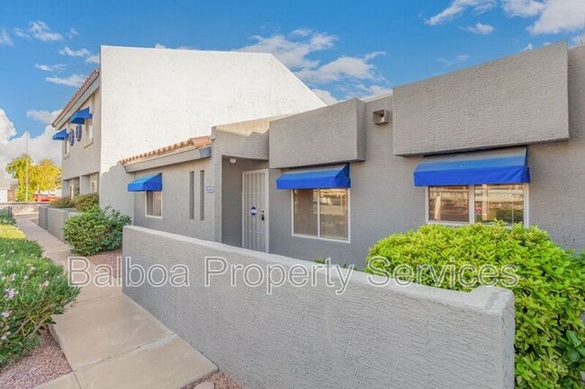 Building Photo - 220 N 22nd Pl