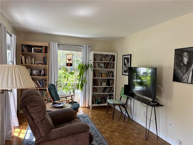 Building Photo - 3105 Colonial Way