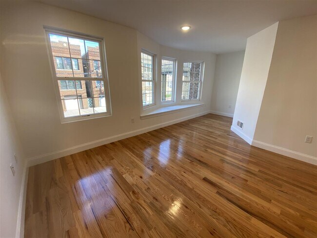 Building Photo - 55 63rd St